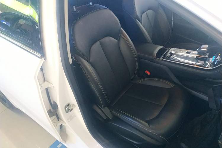 Used Roewe i6 MAX 2020 300TGI Automatic "Swell Cool Smart Drive" Edition Right Front Seat
