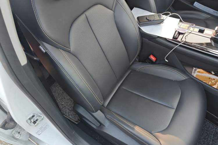 Used Roewe i6 MAX 2020 300TGI Automatic "Swell Cool Smart Drive" Edition Right Front Seat
