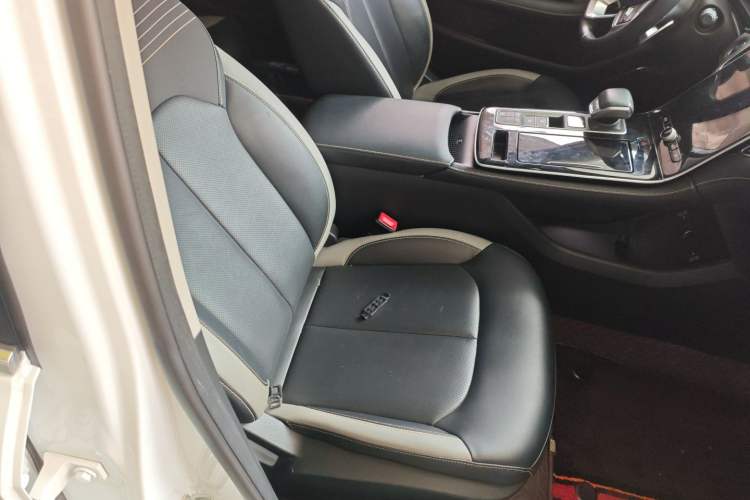 Used Roewe i6 MAX 2020 300TGI Automatic Cool & Stylish Skyroof Edition Right Front Seat