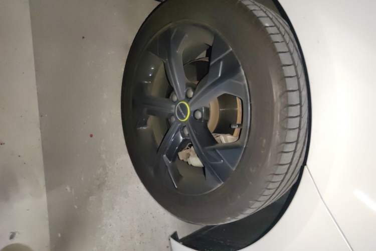 Used Roewe i6 MAX 2020 300TGI Automatic "Swell Cool Smart Drive" Edition Right Front Wheel Hub