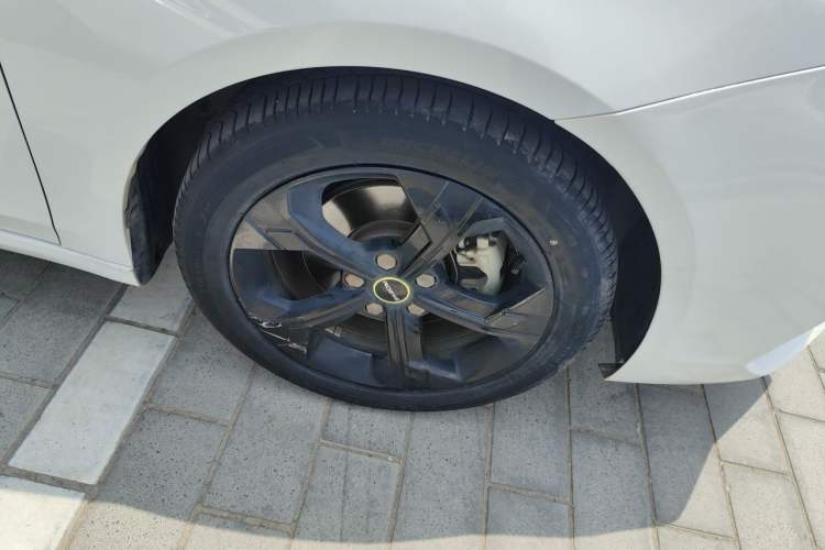 Used Roewe i6 MAX 2020 300TGI Automatic "Swell Cool Smart Drive" Edition Right Front Wheel Hub
