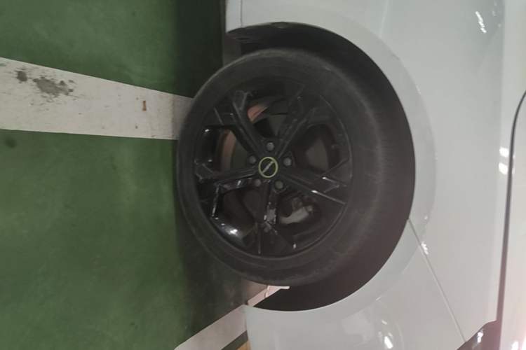 Used Roewe i6 MAX 2020 300TGI Automatic "Swell Cool Smart Drive" Edition Right Front Wheel Hub