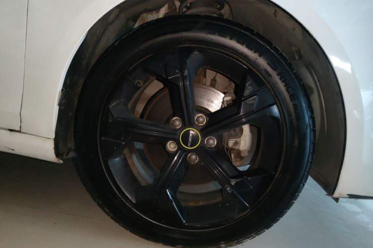 Used Roewe i6 MAX 2020 300TGI Automatic "Swell Cool Smart Drive" Edition Right Front Wheel Hub