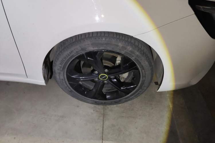 Used Roewe i6 MAX 2020 300TGI Automatic Sporty Cool Edition Right Front Wheel Hub