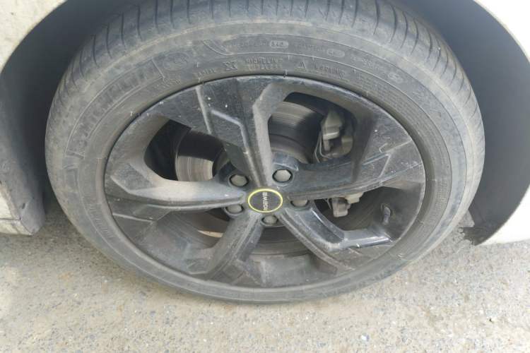 Used Roewe i6 MAX 2020 300TGI Automatic Sporty Cool Edition Right Front Wheel Hub
