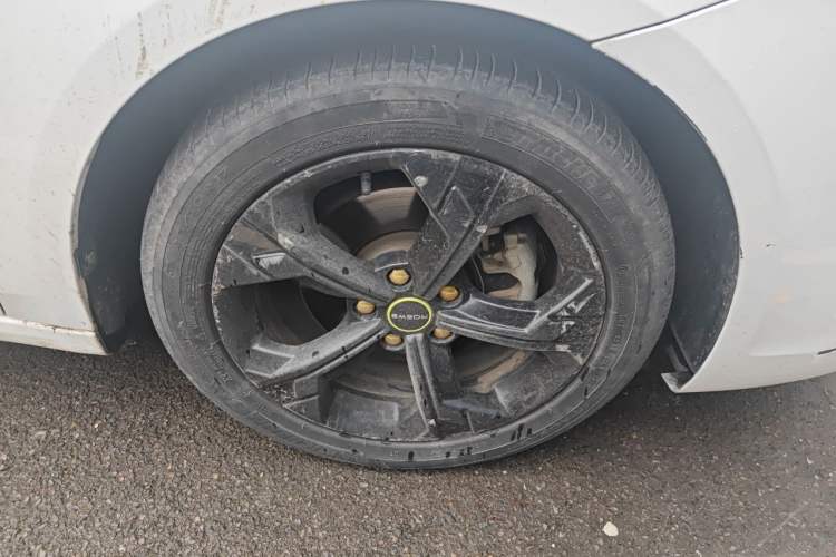Used Roewe i6 MAX 2020 300TGI Automatic "Swell Cool Smart Drive" Edition Right Front Wheel Hub