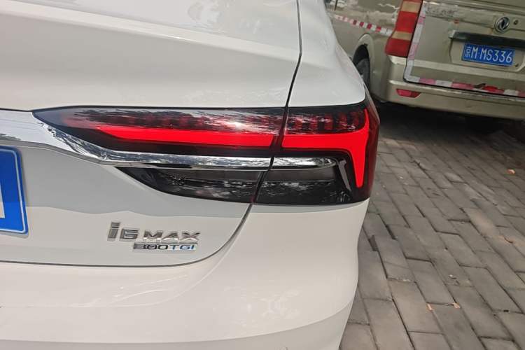 Used Roewe i6 MAX 2020 300TGI Automatic Sporty Cool Edition Right Rear Taillight