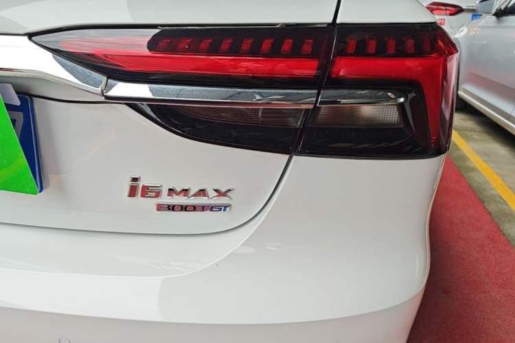 Used Roewe i6 MAX 2020 300TGI Automatic Sporty Cool Edition Right Rear Taillight