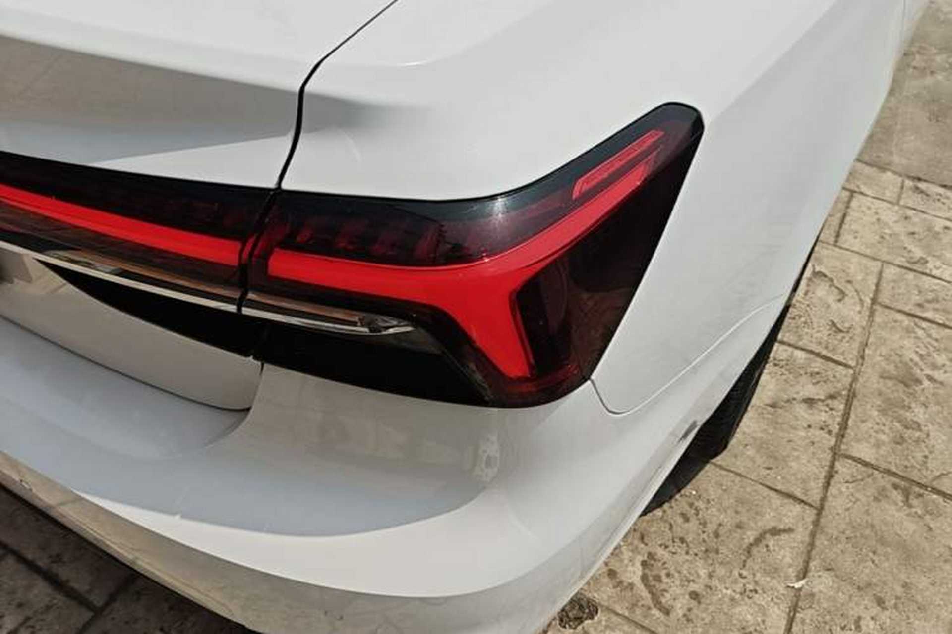 Used Roewe i6 MAX 2020 300TGI Automatic Supreme Edition with Cool Sunroof and Advanced Driving Features Right Rear Taillight