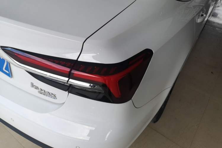 Used Roewe i6 MAX 2020 300TGI Automatic "Swell Cool Smart Drive" Edition Right Rear Taillight