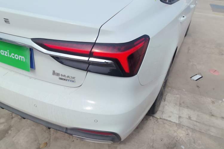 Used Roewe i6 MAX 2020 300TGI Automatic Sporty Cool Edition Right Rear Taillight