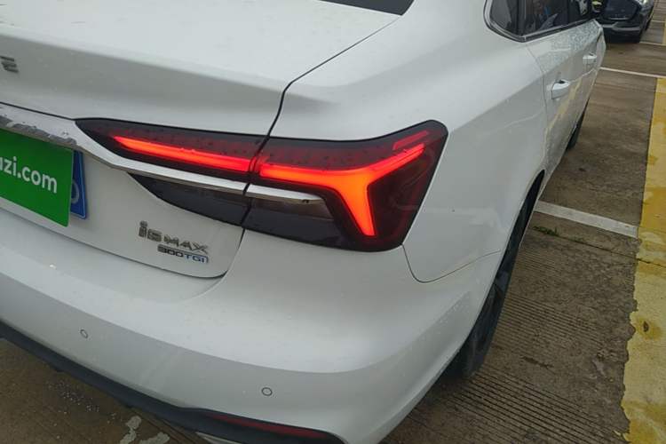 Used Roewe i6 MAX 2020 300TGI Automatic "Swell Cool Smart Drive" Edition Right Rear Taillight