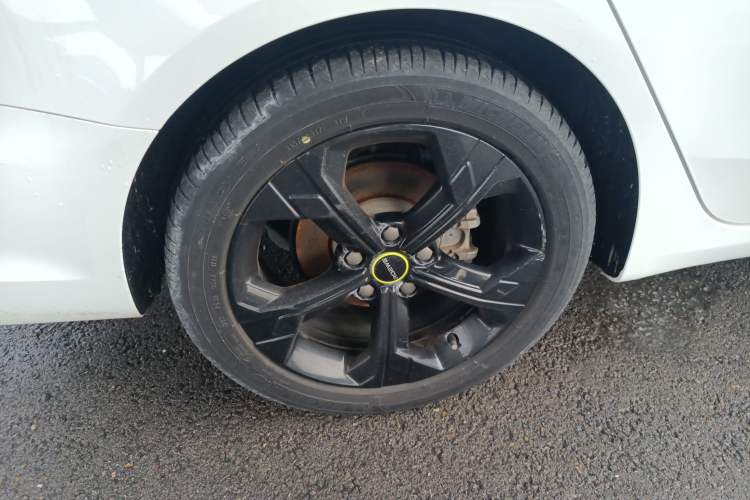 Used Roewe i6 MAX 2020 300TGI Automatic Sporty Cool Edition Right Rear Wheel Hub
