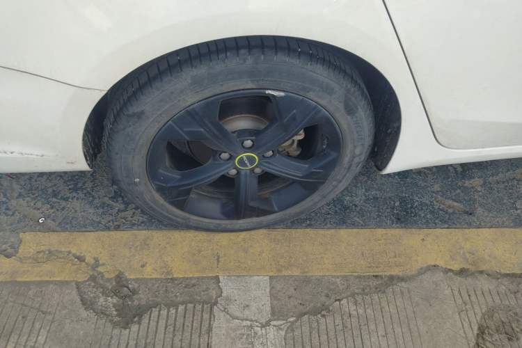 Used Roewe i6 MAX 2020 300TGI Automatic "Swell Cool Smart Drive" Edition Right Rear Wheel Hub