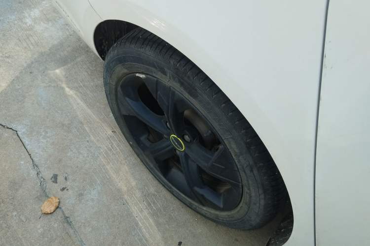 Used Roewe i6 MAX 2020 300TGI Automatic "Swell Cool Smart Drive" Edition Right Rear Wheel Hub