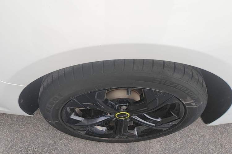 Used Roewe i6 MAX 2020 300TGI Automatic "Swell Cool Smart Drive" Edition Right Rear Wheel Hub