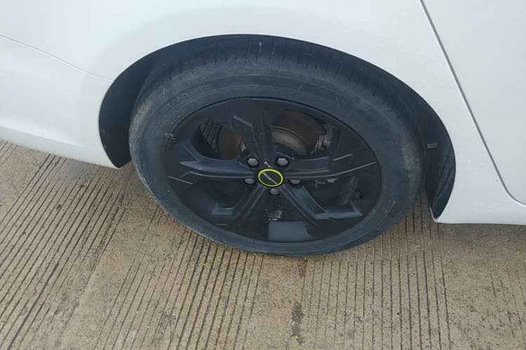 Used Roewe i6 MAX 2020 300TGI Automatic "Swell Cool Smart Drive" Edition Right Rear Wheel Hub