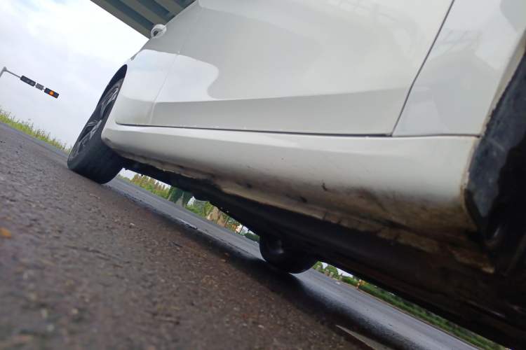 Used Roewe i6 MAX 2020 300TGI Automatic Sporty Cool Edition Right Side Sill