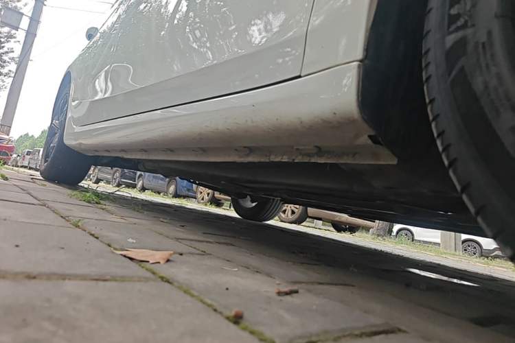 Used Roewe i6 MAX 2020 300TGI Automatic Sporty Cool Edition Right Side Sill
