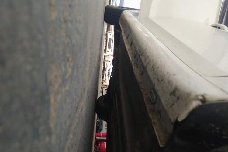Used Roewe i6 MAX 2020 300TGI Automatic "Swell Cool Smart Drive" Edition Right Side Sill