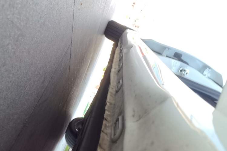 Used Roewe i6 MAX 2020 300TGI Automatic Cool & Stylish Skyroof Edition Right Side Sill