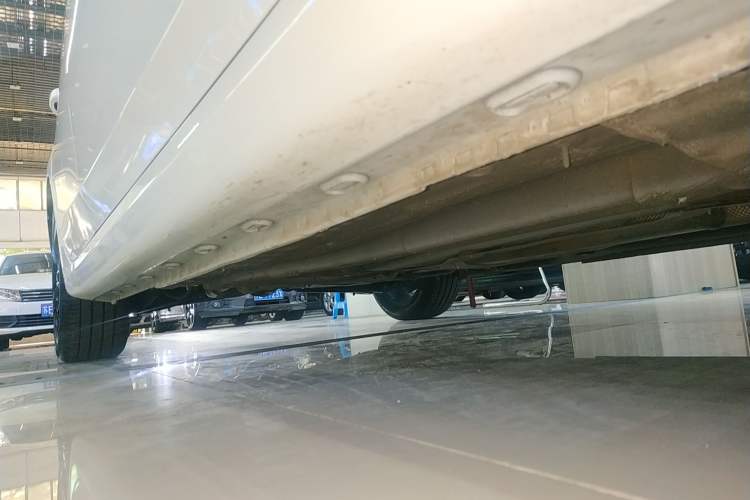 Used Roewe i6 MAX 2020 300TGI Automatic "Swell Cool Smart Drive" Edition Right Side Sill