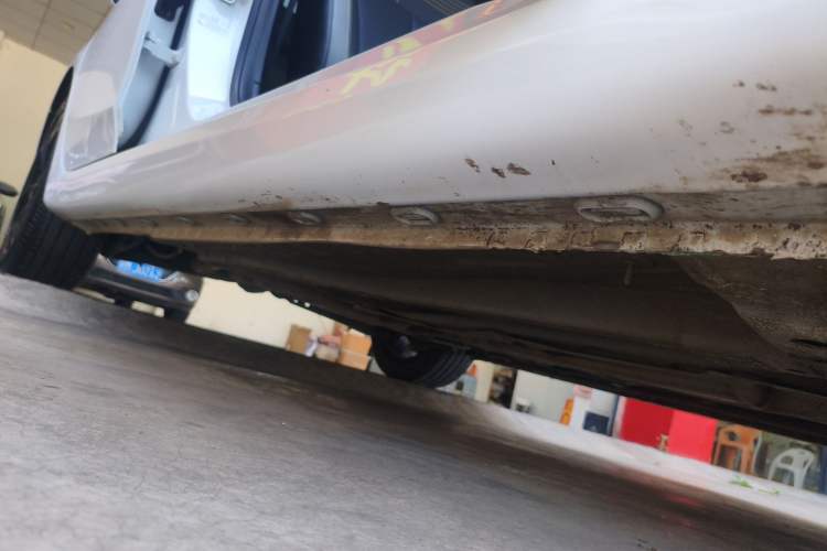Used Roewe i6 MAX 2020 300TGI Automatic Cool & Stylish Skyroof Edition Right Side Sill