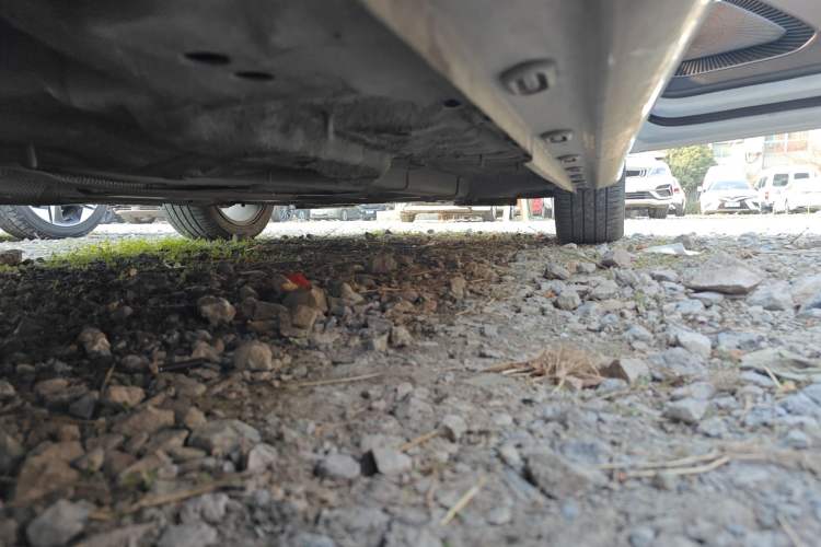 Used Roewe i6 MAX 2020 300TGI Automatic "Swell Cool Smart Drive" Edition Right Side Sill