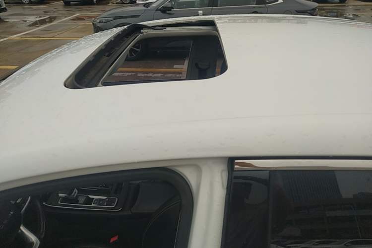 Used Roewe i6 MAX 2020 300TGI Automatic "Swell Cool Smart Drive" Edition Roof