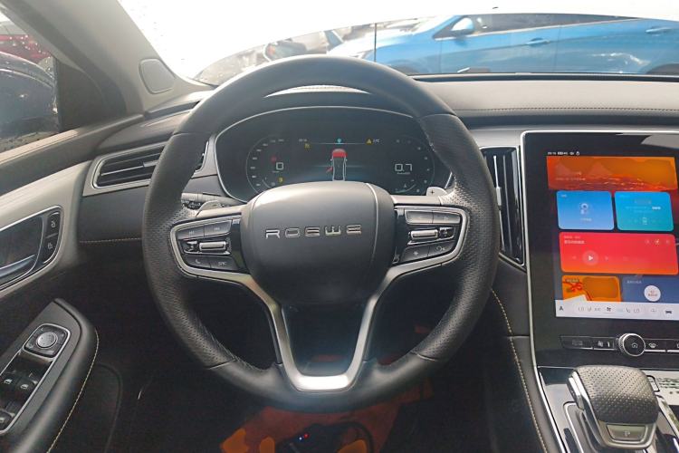 Used Roewe i6 MAX 2020 300TGI Automatic Supreme Edition with Cool Sunroof and Advanced Driving Features Steering Wheel