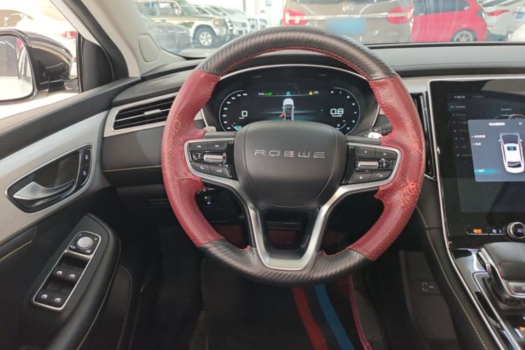Used Roewe i6 MAX 2020 300TGI Automatic Supreme Edition with Cool Sunroof and Advanced Driving Features Steering Wheel