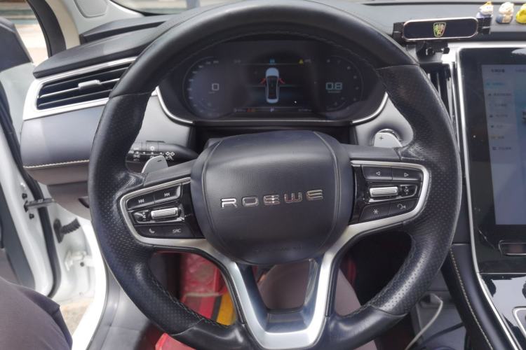 Used Roewe i6 MAX 2020 300TGI Automatic Supreme Edition with Cool Sunroof and Advanced Driving Features Steering Wheel