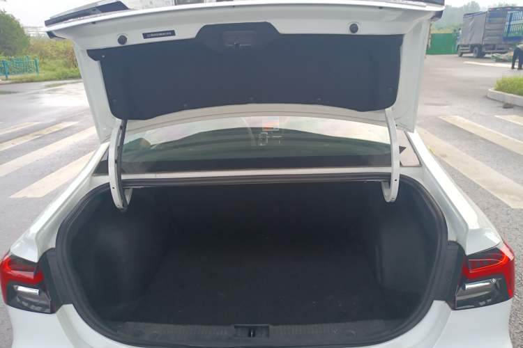 Used Roewe i6 MAX 2020 300TGI Automatic Sporty Cool Edition Trunk