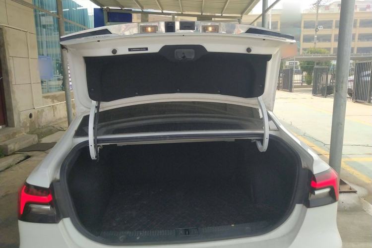 Used Roewe i6 MAX 2020 300TGI Automatic "Swell Cool Smart Drive" Edition Trunk