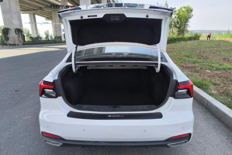 Used Roewe i6 MAX 2020 300TGI Automatic Sporty Cool Edition Trunk