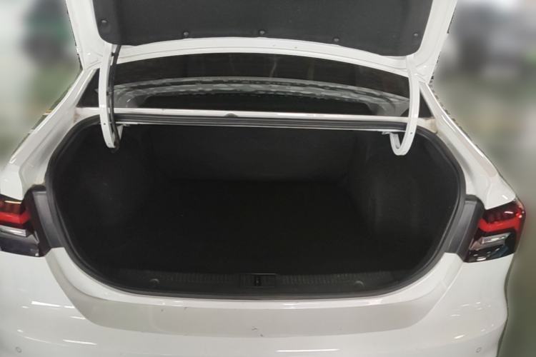Used Roewe i6 MAX 2020 300TGI Automatic "Swell Cool Smart Drive" Edition Trunk