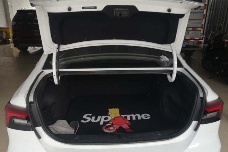 Used Roewe i6 MAX 2020 300TGI Automatic "Swell Cool Smart Drive" Edition Trunk