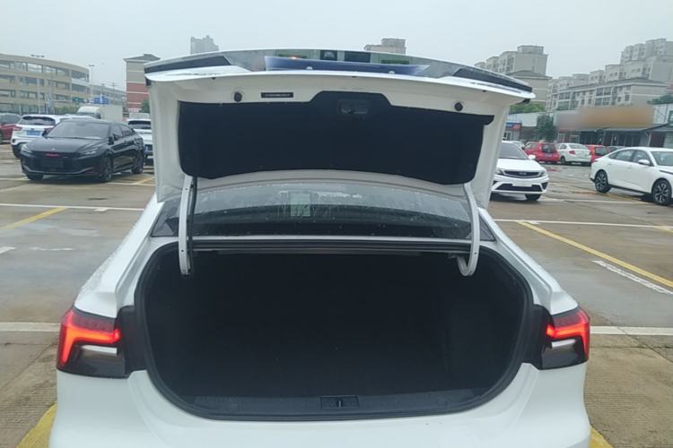 Used Roewe i6 MAX 2020 300TGI Automatic "Swell Cool Smart Drive" Edition Trunk