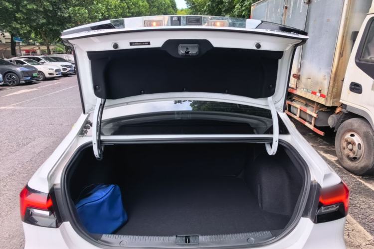 Used Roewe i6 MAX 2020 300TGI Automatic "Swell Cool Smart Drive" Edition Trunk