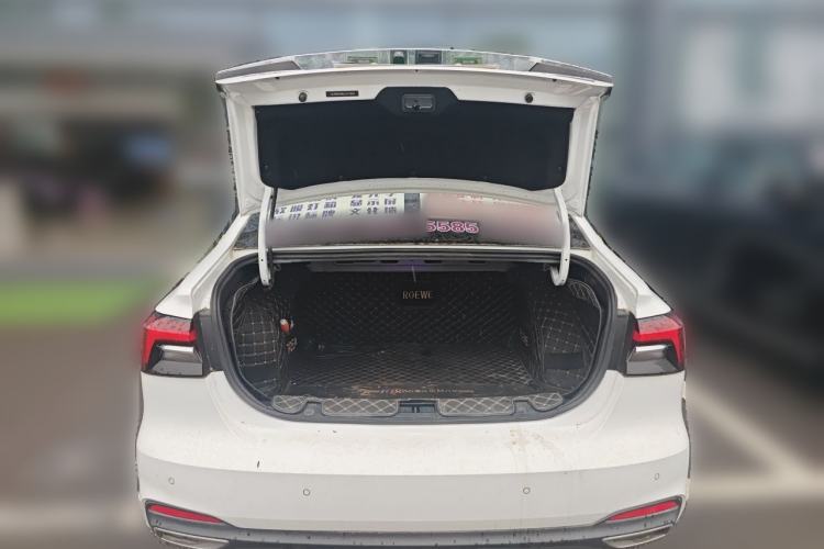 Used Roewe i6 MAX 2020 300TGI Automatic "Swell Cool Smart Drive" Edition Trunk