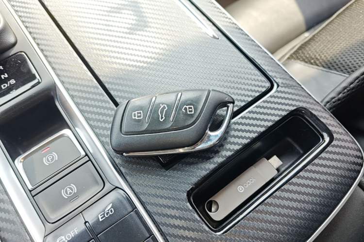 Used Roewe i6 MAX 2020 300TGI Automatic Supreme Edition with Cool Sunroof and Advanced Driving Features Vehicle Key