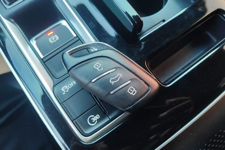 Used Roewe i6 MAX 2020 300TGI Automatic "Swell Cool Smart Drive" Edition Vehicle Key