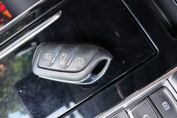 Used Roewe i6 MAX 2020 300TGI Automatic "Swell Cool Smart Drive" Edition Vehicle Key