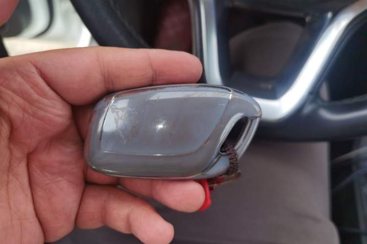 Used Roewe i6 MAX 2020 300TGI Automatic Supreme Edition with Cool Sunroof and Advanced Driving Features Vehicle Key