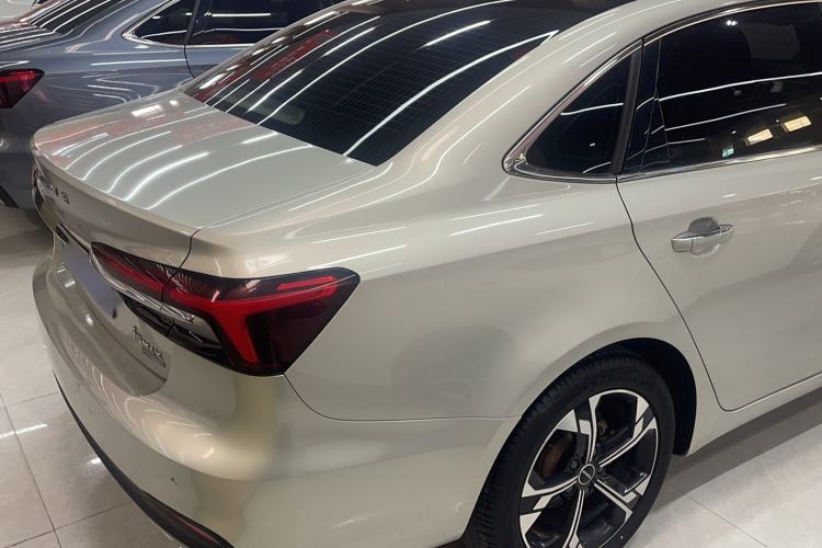 Used Roewe i6 MAX 2020 300TGI Automatic Cool & Stylish Skyroof Edition Exterior 3