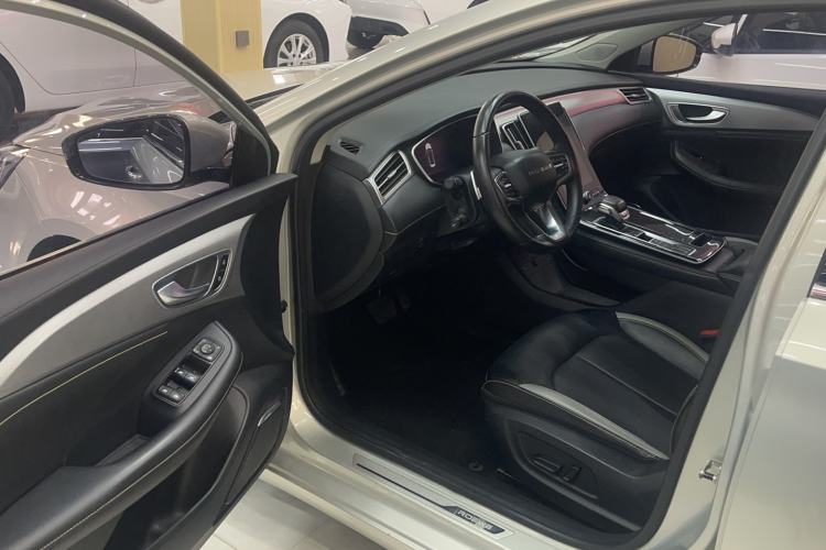Used Roewe i6 MAX 2020 300TGI Automatic Cool & Stylish Skyroof Edition Interior 2