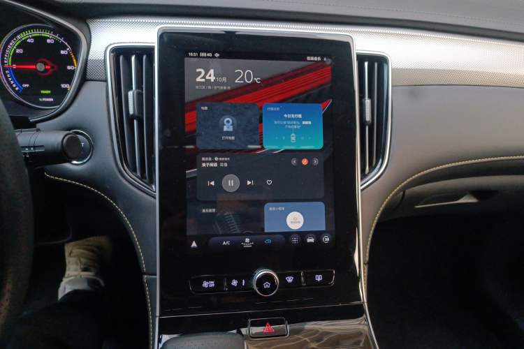 Used Roewe i6 MAX New Energy 2020 1.5T PHEV Sporty Cool Edition Audio And AC Panel