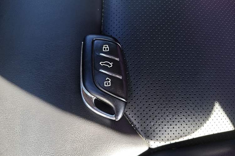 Used Roewe i6 MAX New Energy 2020 1.5T PHEV Sporty Cool Edition Interior 4