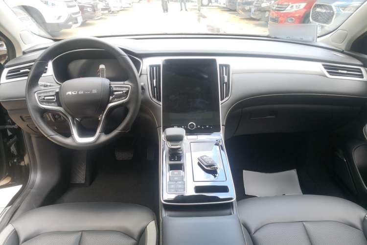 Used Roewe i6 MAX New Energy 2020 1.5T PHEV Cool & Spacious Skyroof Intelligent Drive Supreme Edition Center Console