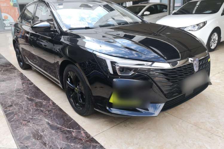 Used Roewe i6 MAX New Energy 2020 1.5T PHEV Cool & Spacious Skyroof Intelligent Drive Supreme Edition Front Right 45 Deg